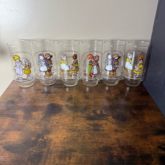 Lot of 6 Holly Hobbie Limited Edition 1970s “Happy Talk" Coca-Cola 6" Glasses. - Picture 1 of 7
